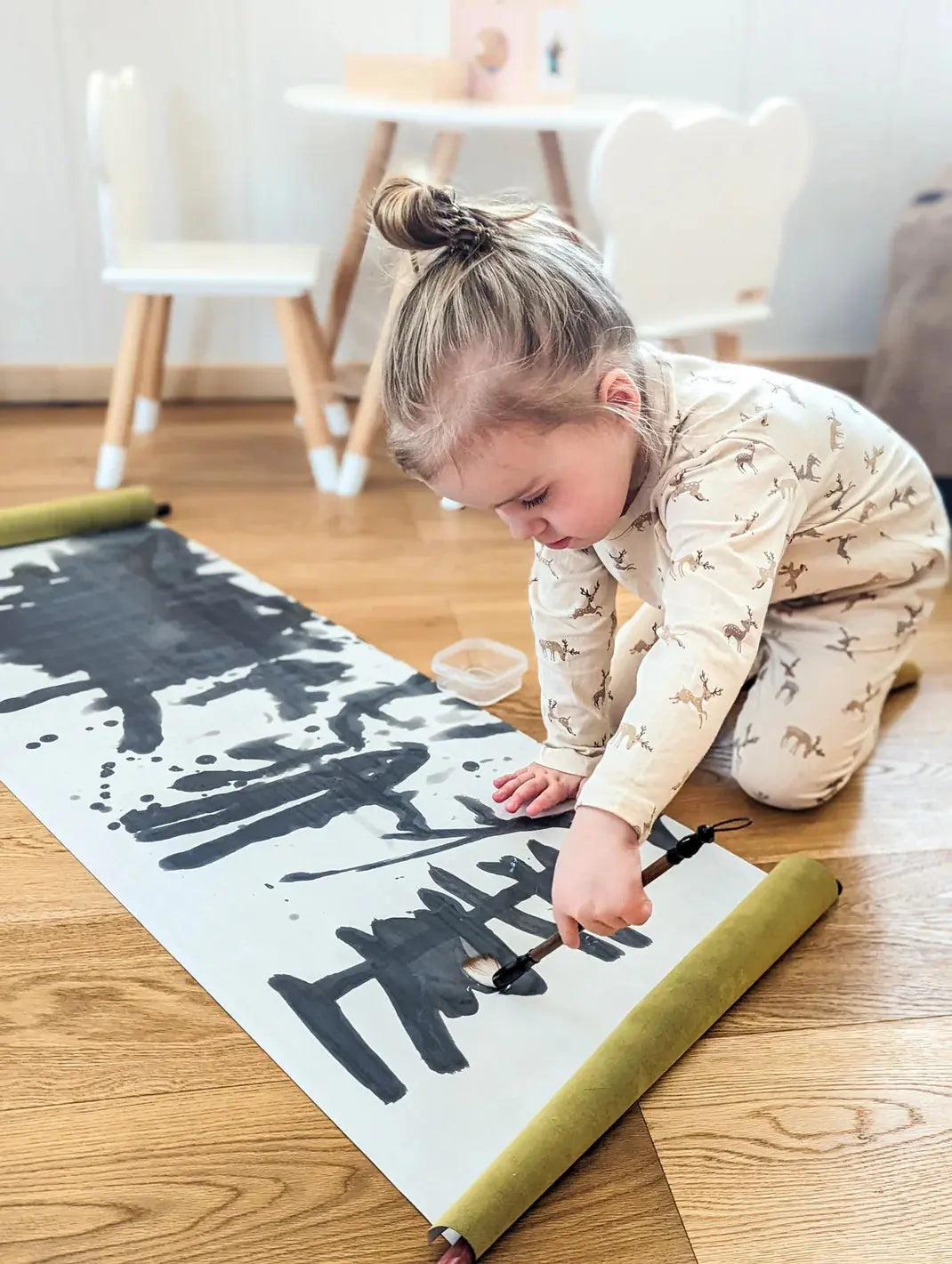 Comment-la-MagicToile-Favorise-la-Motricité-Fine-chez-les-Tout-Petits-Une-Approche-Montessori-pour-les-Enfants-de-2-Ans P'tits Explorateurs