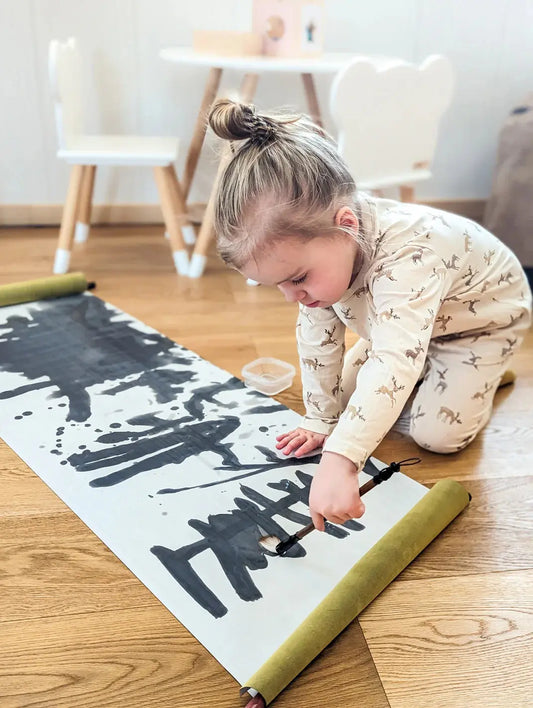 Comment-la-MagicToile-Favorise-la-Motricité-Fine-chez-les-Tout-Petits-Une-Approche-Montessori-pour-les-Enfants-de-2-Ans P'tits Explorateurs