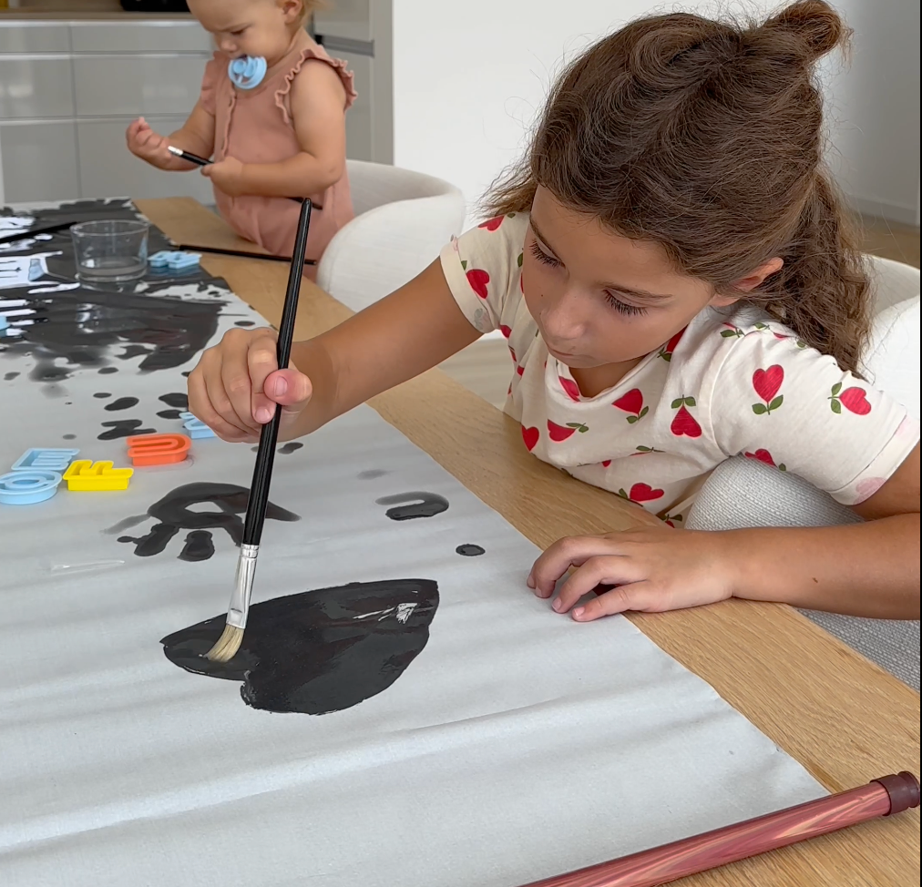 Peinture-Propre-La-Révolution-Créative-pour-les-Enfants-avec-la-MagicToile P'tits Explorateurs