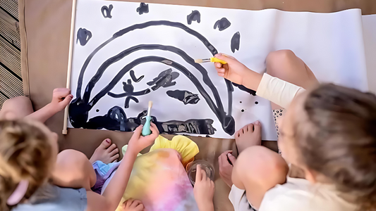 Peinture-pour-Enfant-TOP-5-des-Activités-à-Faire-avec-la-MagicToile P'tits Explorateurs